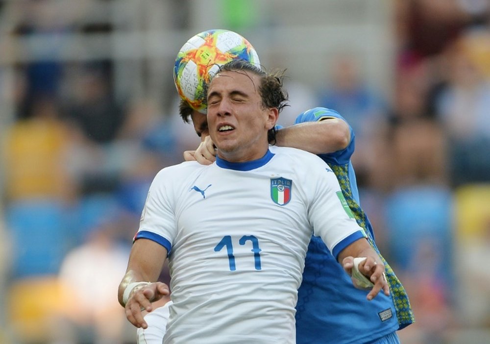 Luca Pellegrini puede seguir con su progresión en otro equipo. AFP