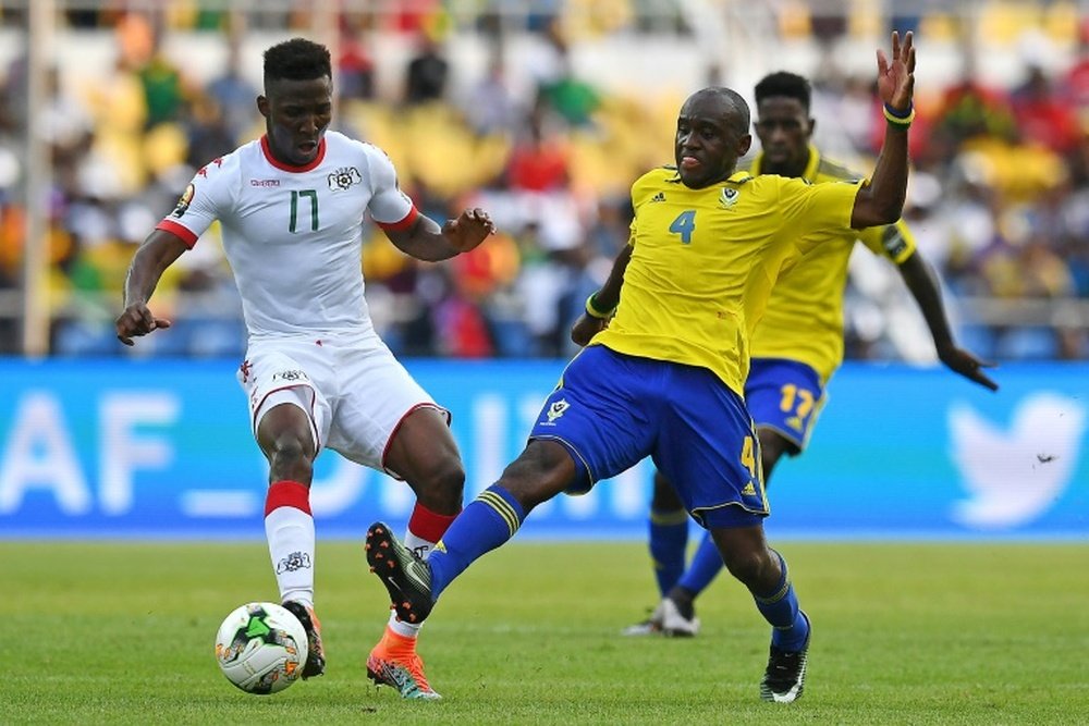 Jonathan Zongo no jugará más en lo que resta de temporada. AFP/Archivo