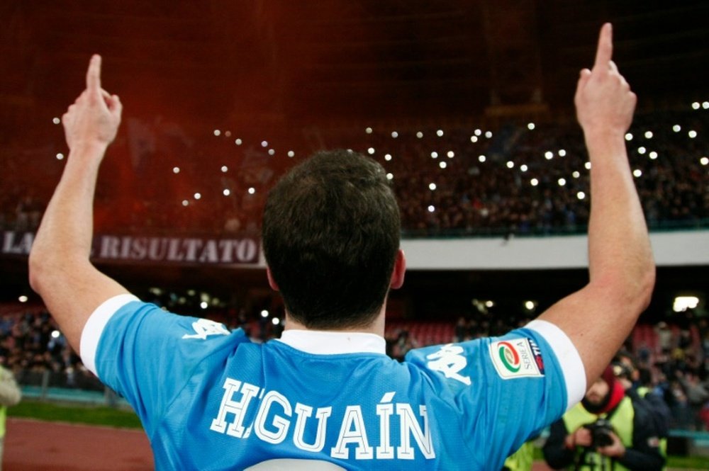 Higuaín va camino de destrozar el récord goleador de la liga italiana. AFP