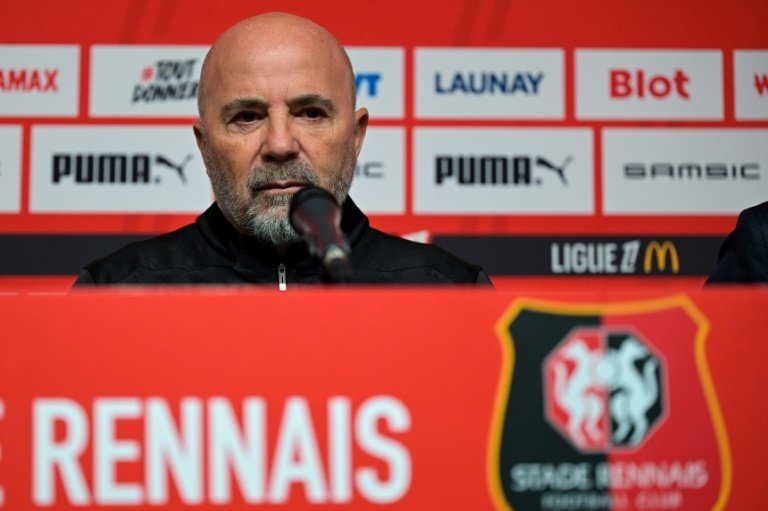 Sampaoli quiere apagar las velas de cumpleaños del Lille. AFP