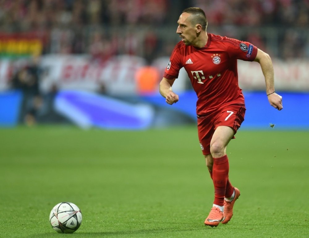 Ribery sufre dolores de espalda y se podría perder el partido en Múnich ante el Atlético. AFP