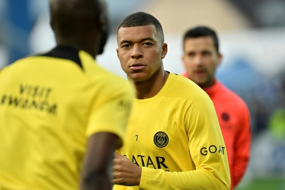 Barcelona will offer several players for Kylian Mbappe. AFP