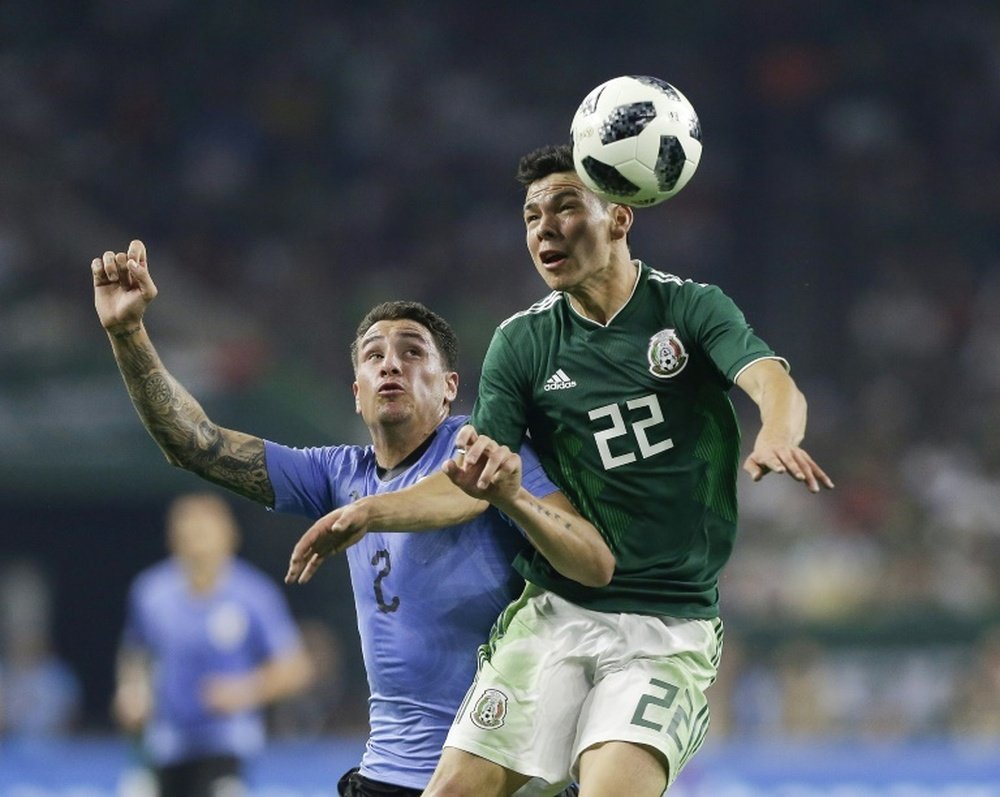 El mexicano se estrenará en Champions en el Camp Nou. AFP