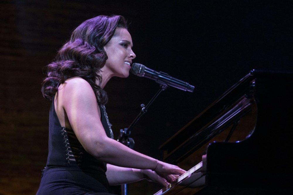 Alicia Keys is a singer and songwriter. BeSoccer