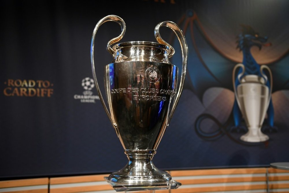 Le trophée de la Ligue des champions exposé lors du tirage au sort à Nyon. AFP