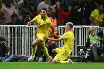 El Nantes se llevó una victoria de película ante el Lorient (5-3) en el choque de la 6ª jornada en la Ligue 1. Matthis Abline, Eray Cömert, Mostafa Mohamed, Florent Mollet y Moses Simon firmaron el billete momentáneo hacia competiciones europeas.