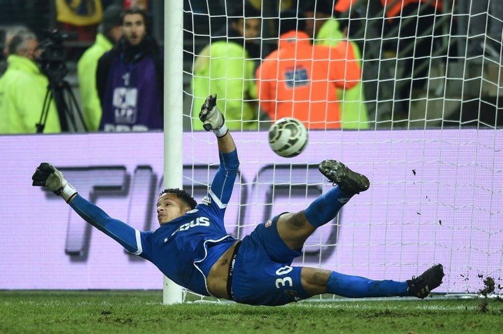 Le gardien de Sochaux Dilo encaisse un but par penalty en Coupe de la Ligue face à Monaco. AFP