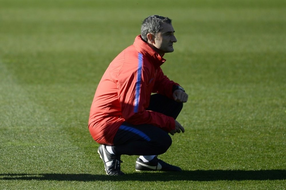 L'entraîneur espagnol du FC Barcelone, Ernesto Valverde, durant une session d'entraînement. AFP