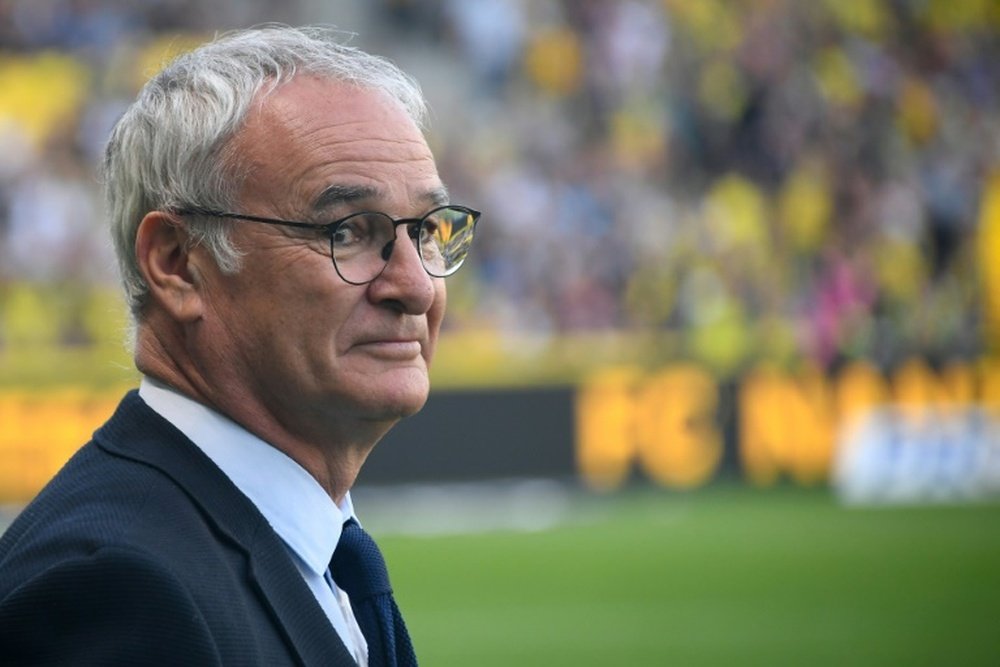 Claudio Ranieri podría volver a entrenar en Francia. AFP