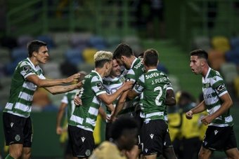 El Sporting de Portugal le ganó 2-0 al Arouca. AFP