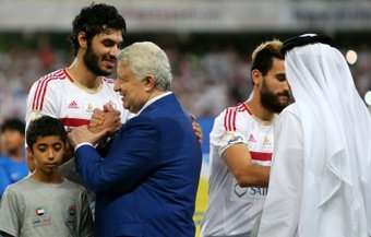 El presidente del Zamalek, Mortada Mansour, llamó la atención este jueves después de anunciar que su club se retirará de la Liga Egipcia. Después de empatar ante el El Daklyeh, el máximo dirigente avanzó que le quitará parte de su salario a los jugadores y que abandonará la competición.