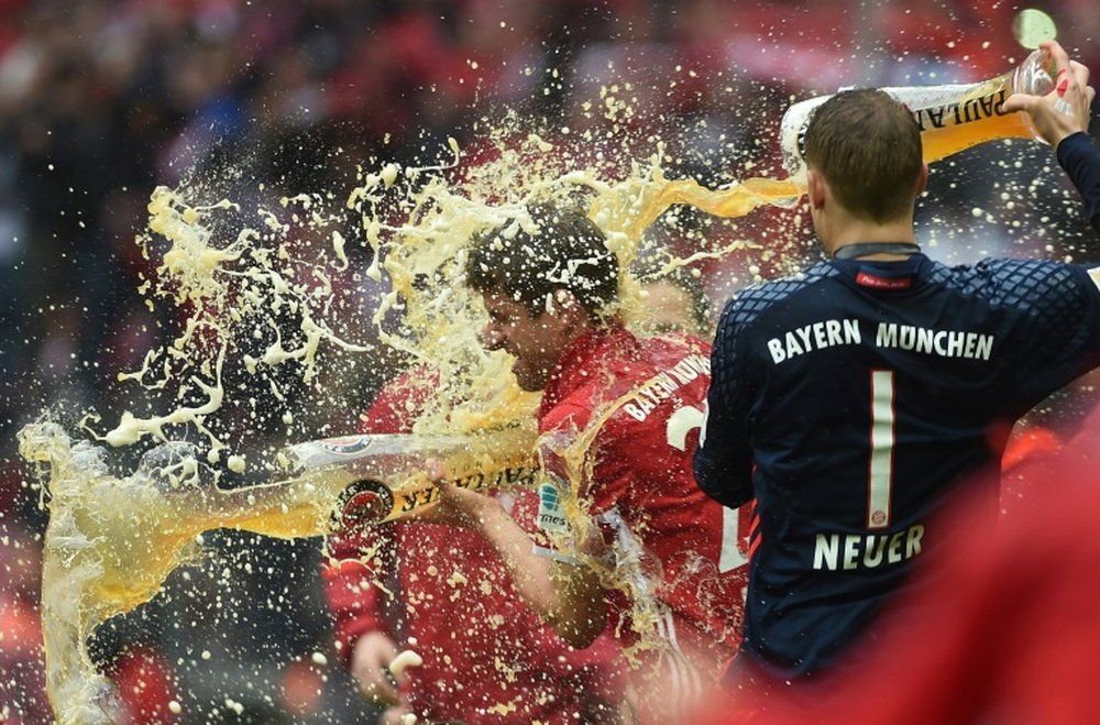 La felicidad de Neuer por la vuelta de Müller y Hummels. AFP