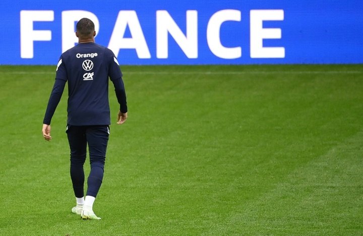 Mbappé se nega a participar de sessão de fotos na seleção francesa. AFP