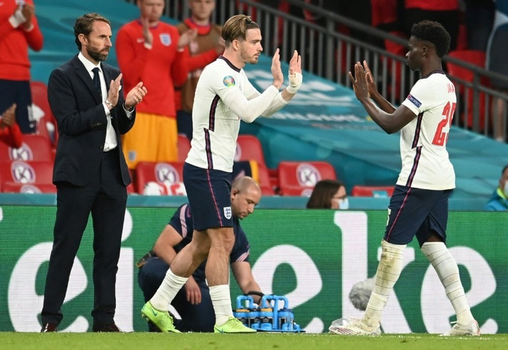 Southgate (L) has praised Saka (R) for his courage and resilience. AFP