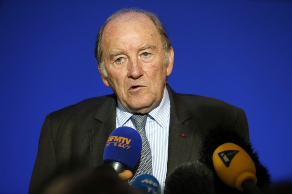 Le président du comité dorganisation de lEuro-2016 Jacques Lambert en conférence de presse après un entretien avec le ministre de lIntérieur, le 23 mai 2016 à Paris