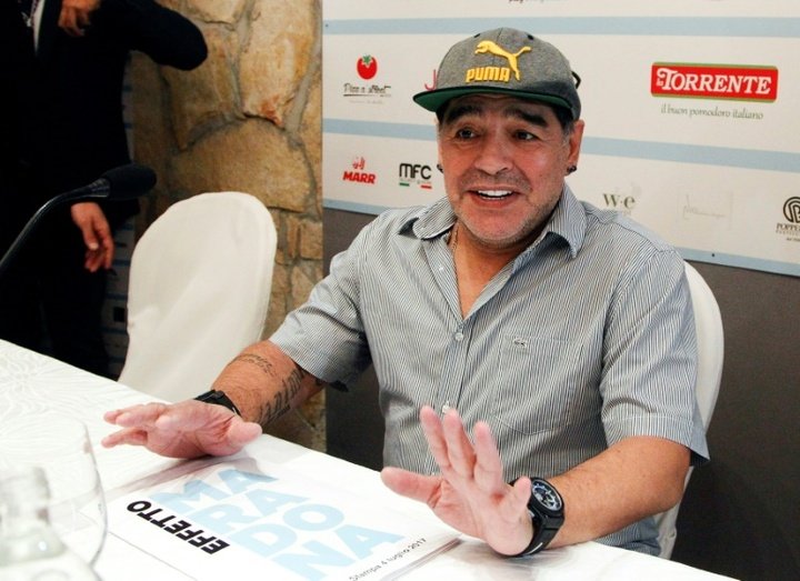 Maradona defende: 