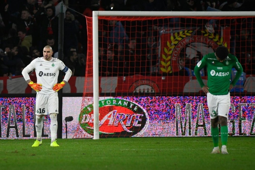 Ruffier est bien hors du groupe de l'ASSE. AFP
