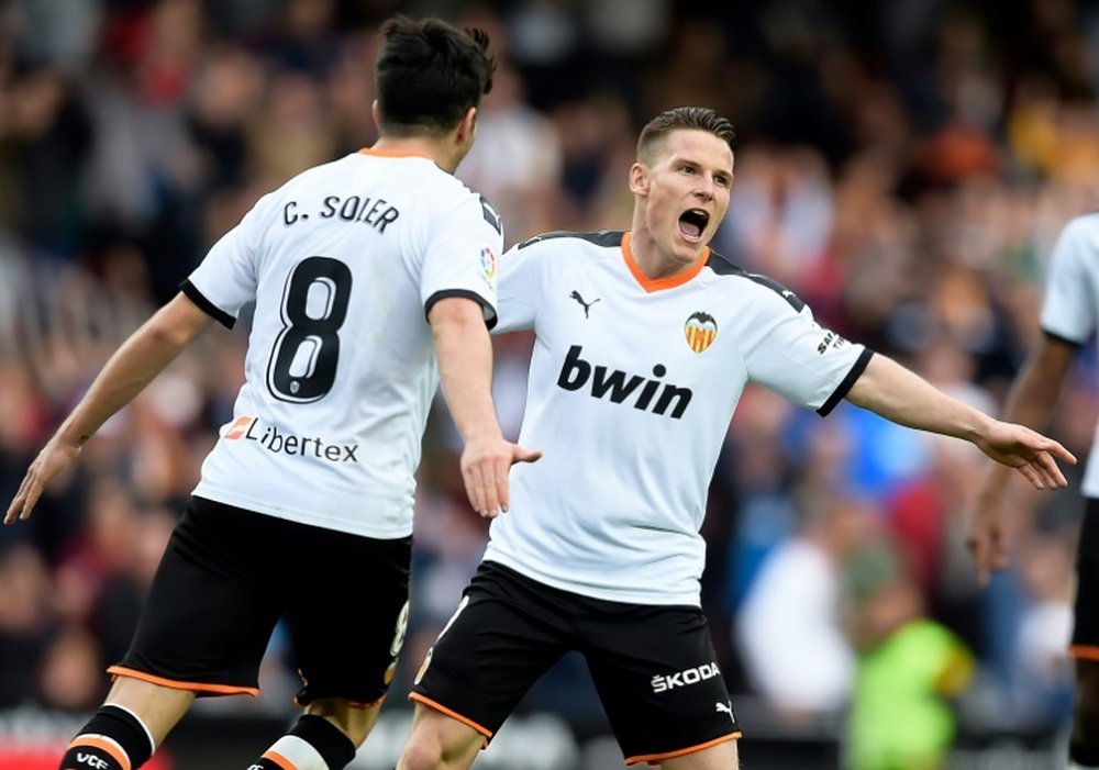 Valencia will let Gameiro leave. AFP