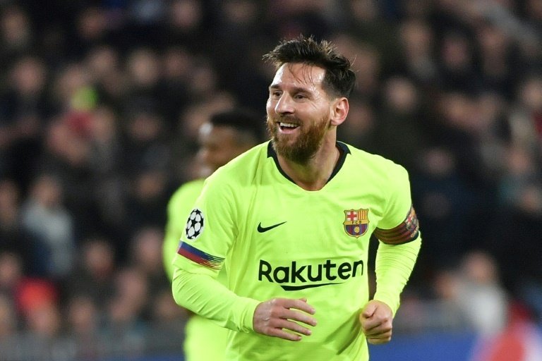 Cuando Messi sonríe, el fútbol es mejor. AFP/Archivo