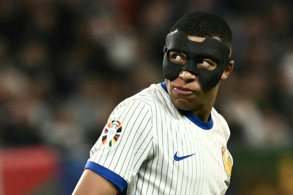 El 'clan Mbappé' quiere comprar un club de Ligue 2. AFP