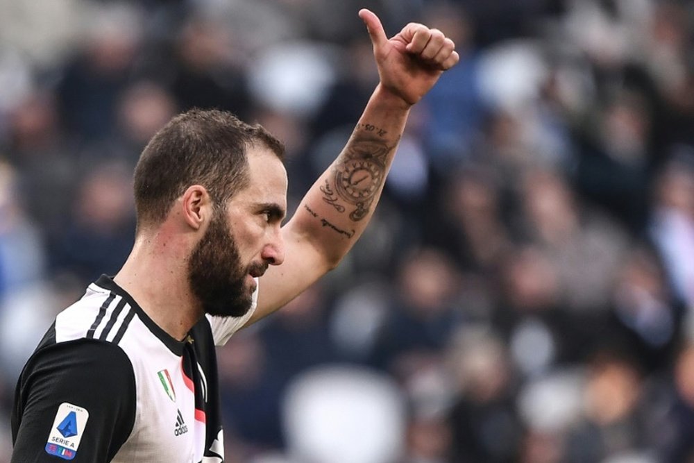 Higuaín volta para Turim e terá que fazer quarentena. AFP