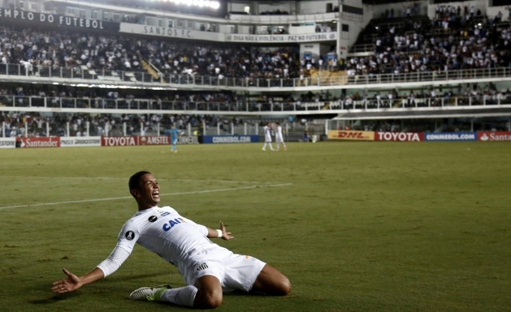 L'attaquant de Santos David Braz, double buteur contre les Péruviens du Sporting Cristal. AFP