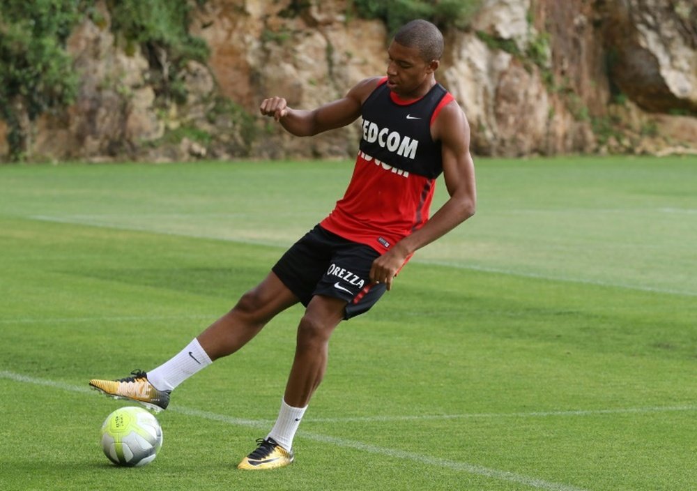 Mbappé sigue siendo jugador del Mónaco. AFP