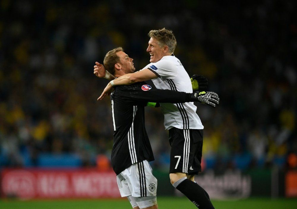 Neuer und Schweinsteiger at Euro 2012. AFP