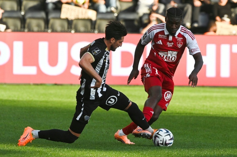 Le Stade Brestois se réveille, Nice n'y arrive pas