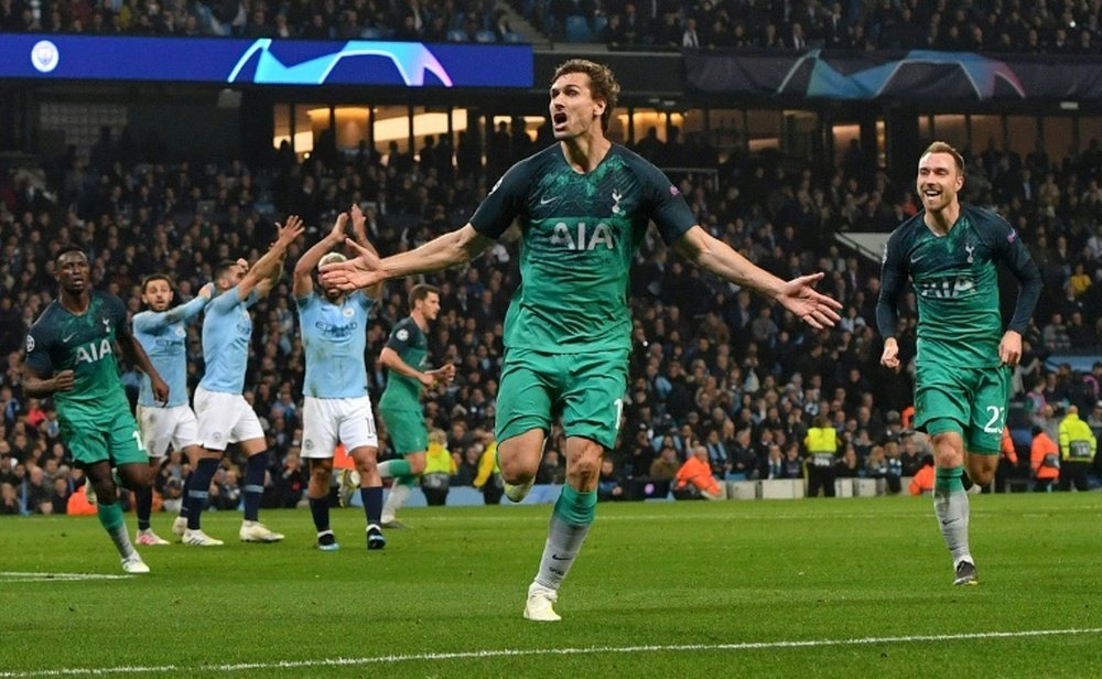 El Tottenham acabó llevándose el pase. AFP