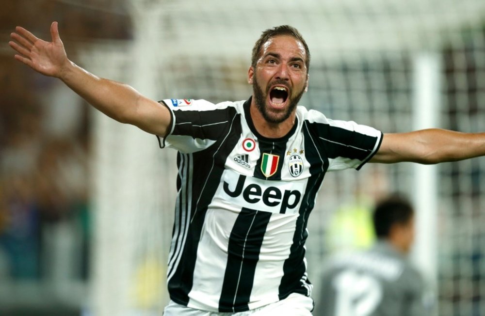 Lattaquant de la Juventus Gonzalo Higuain auteur dun but face à la Firorentina, le 20 août 2016 à Turin