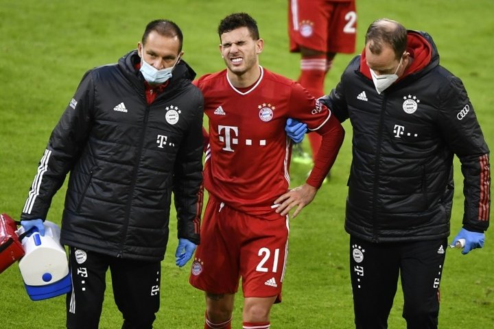 La victoria le salió cara al Bayern: ¡Lucas se marchó lesionado!