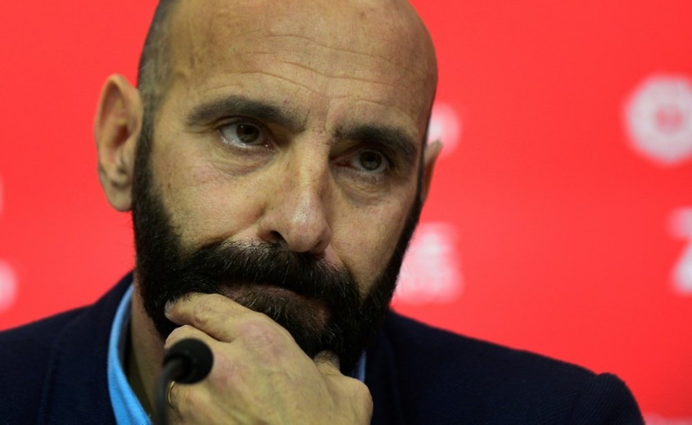 El director deportivo del Sevilla sigue siendo tema de debate. AFP