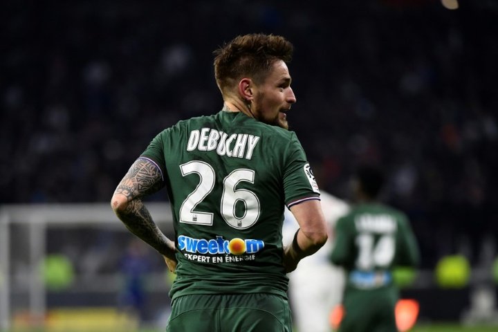 Late Debuchy howler hands 10-man PSG a share of the spoils