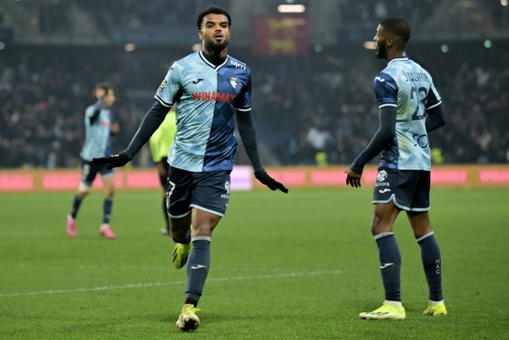 Le Havre se impuso por 3-1 al Olympique de Lyon, mandándolo a la zona de descenso. AFP