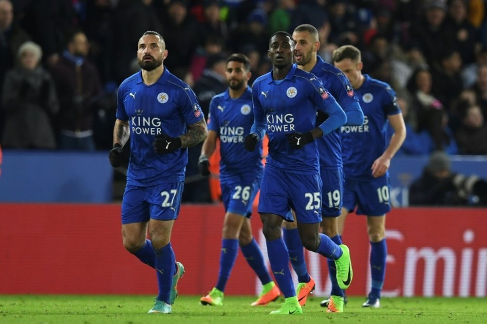 Les joueurs de Leicester se congratulent après un but contre Derby County en Coupe dAngleterre, le 8