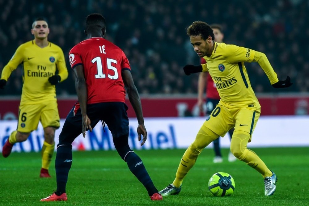 Neymar somou mais um gol à sua conta, nesta visita ao Lille. AFP