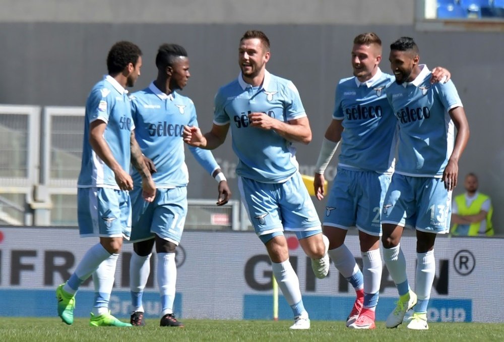 Les joueurs de la Lazio se congratulent après un but contre la Sampdoria. AFP