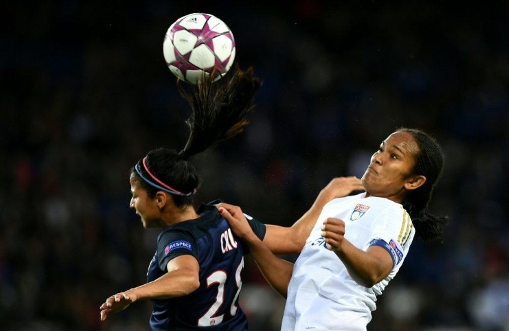 Shirley Cruz capitaine du PSG, face à Wendie Renard de Lyon en Ligue des champions. AFP