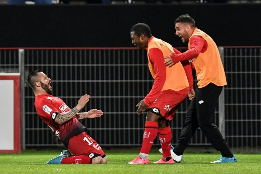 Le milieu de Dijon Frédéric Sammaritano (g) exulte après avoir inscrit un but face à Nancy. AFP