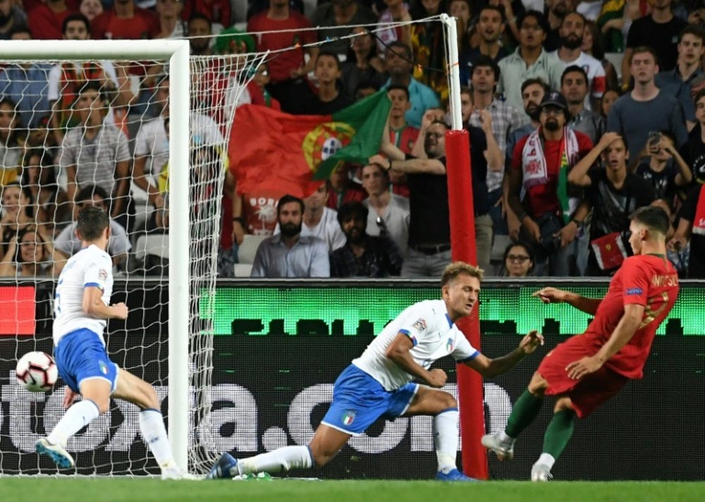 André Silva hizo el único gol de Portugal ante Italia. AFP