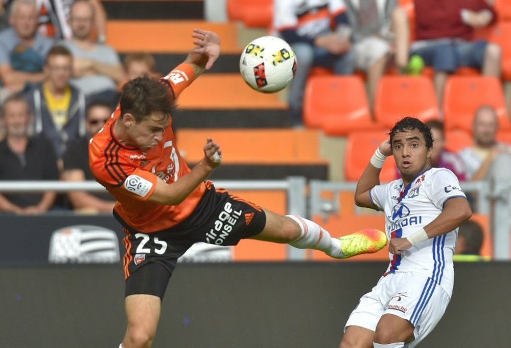 Le défenseur brésilien de Lyon Rafael lors d'un match face à Lorient. AFP