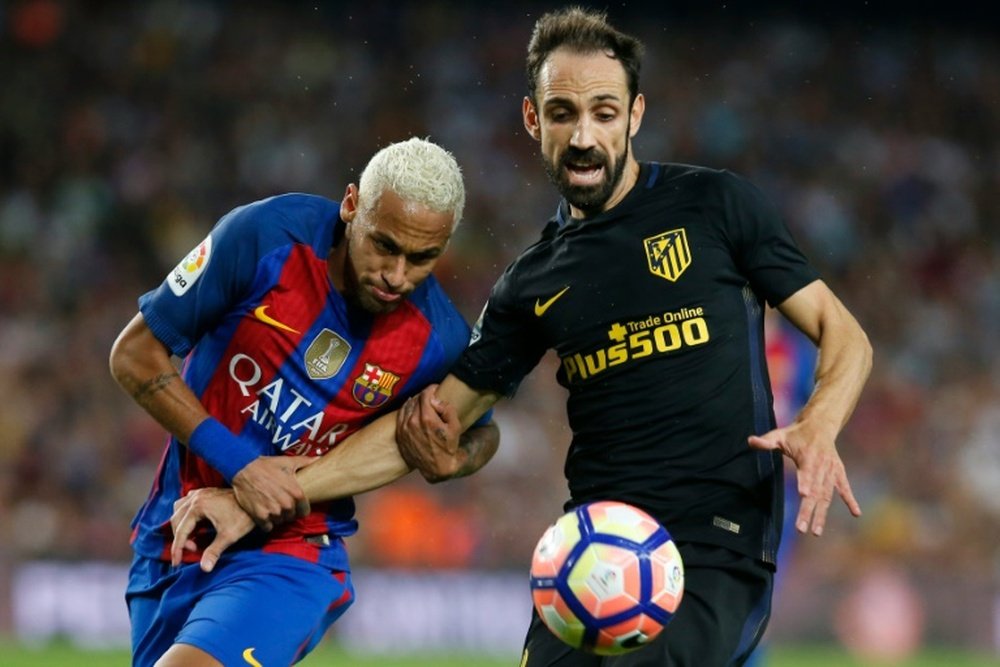 Neymar e Juanfran travaram duelos no futebol espanhol. AFP