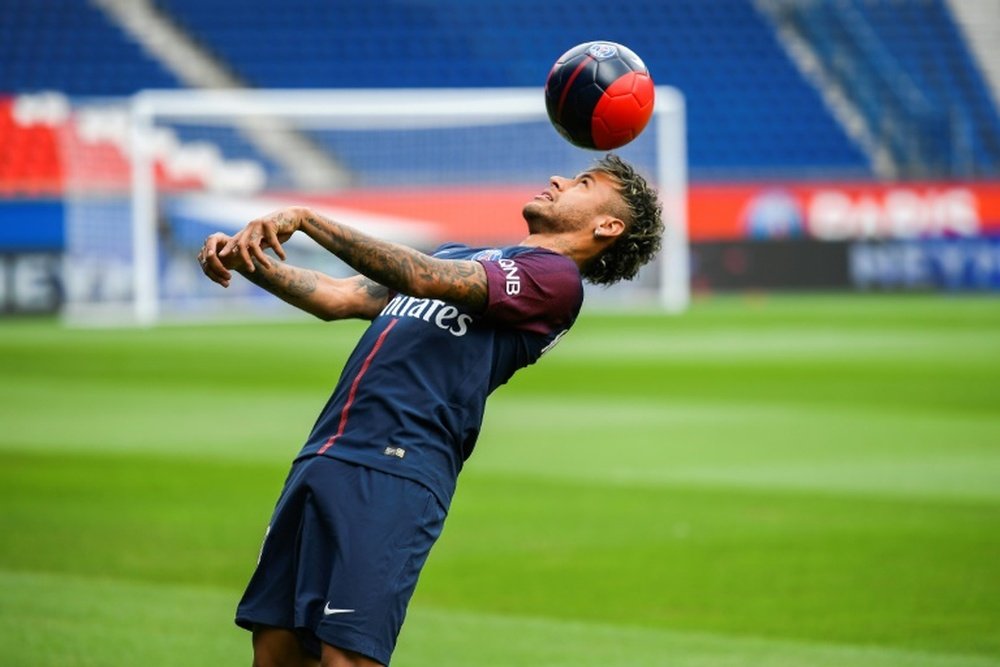 Neymar no jugará hasta que aclare su situación. AFP
