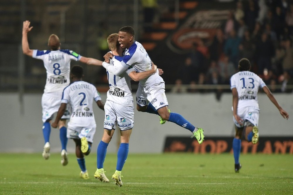 Les Troyens en liesse après leur victoire face à Lorient au Moustoir. AFP