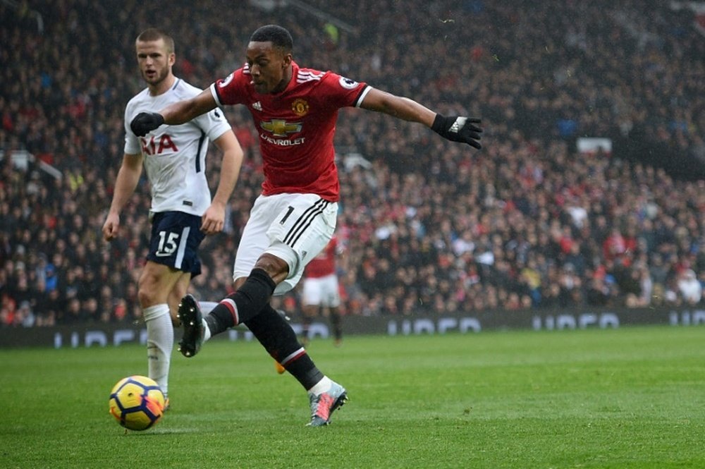 Martial y Lukaku cocinaron el único gol del United. AFP