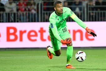Bonne nouvelle pour le FC Nantes qui, après avoir obtenu sa première victoire de la saison à Clermont, récupère son gardien Alban Lafont, victime d'une fracture à une côte et d'un pneumothorax lors de la 1re journée de Ligue 1.