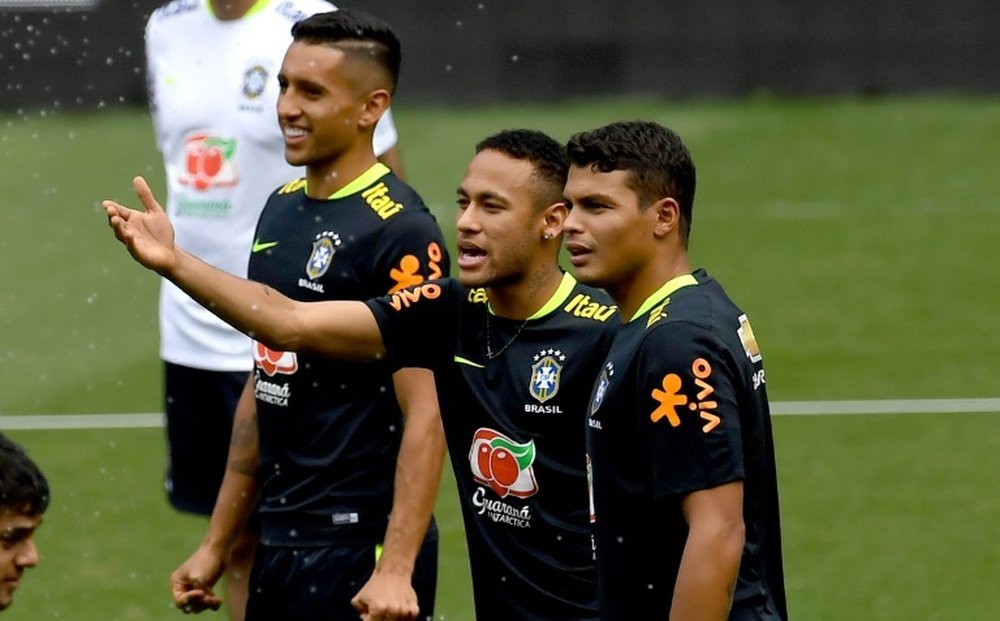 Les Brésiliens Marquinhos, Neymar et Thiago Silva lors d'un entraînement. AFP