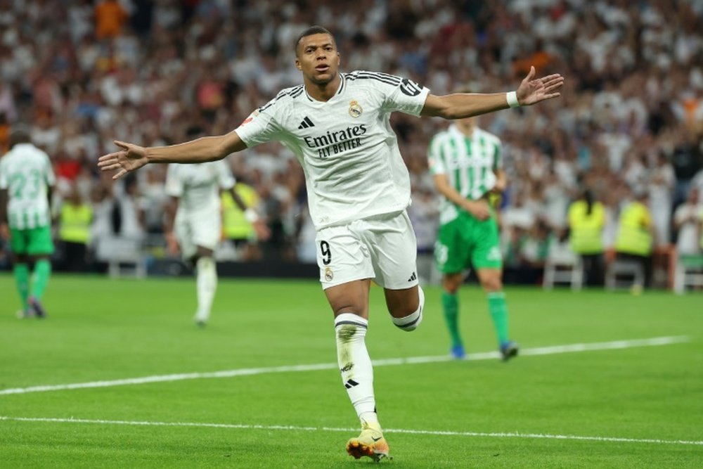 Mbappé marque un doublé face au Betis. AFP