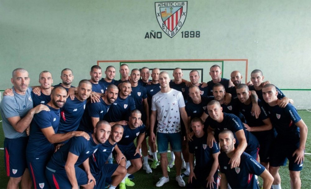 Les joueurs de l'Athletic Bilbao la tête rasée pour soutenir Yeray Alvarez, atteint d'un cancer. AFP